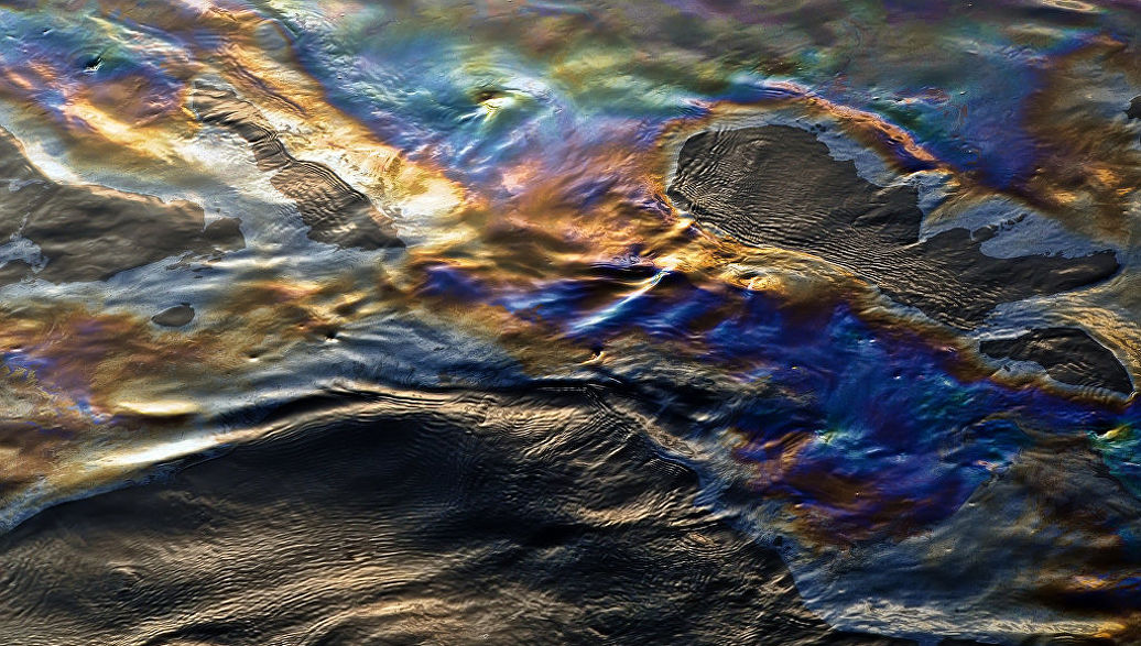 нефтяная пленка на воде