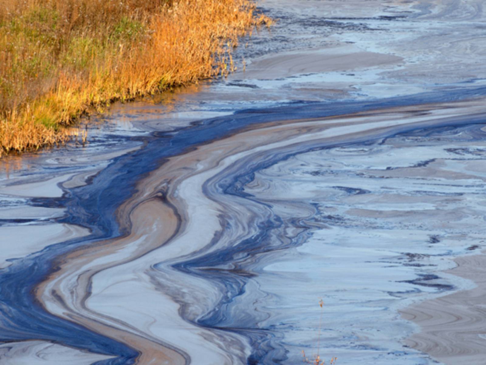 Загрязнение воды нефтью