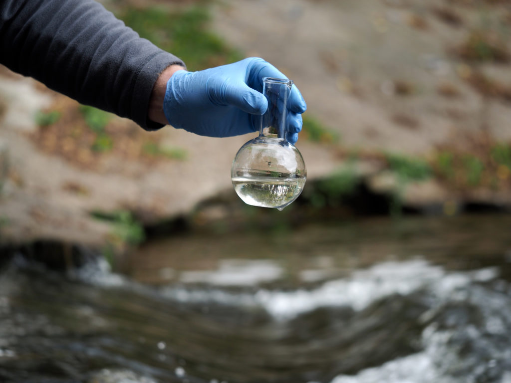 Загрязнители воды картинки